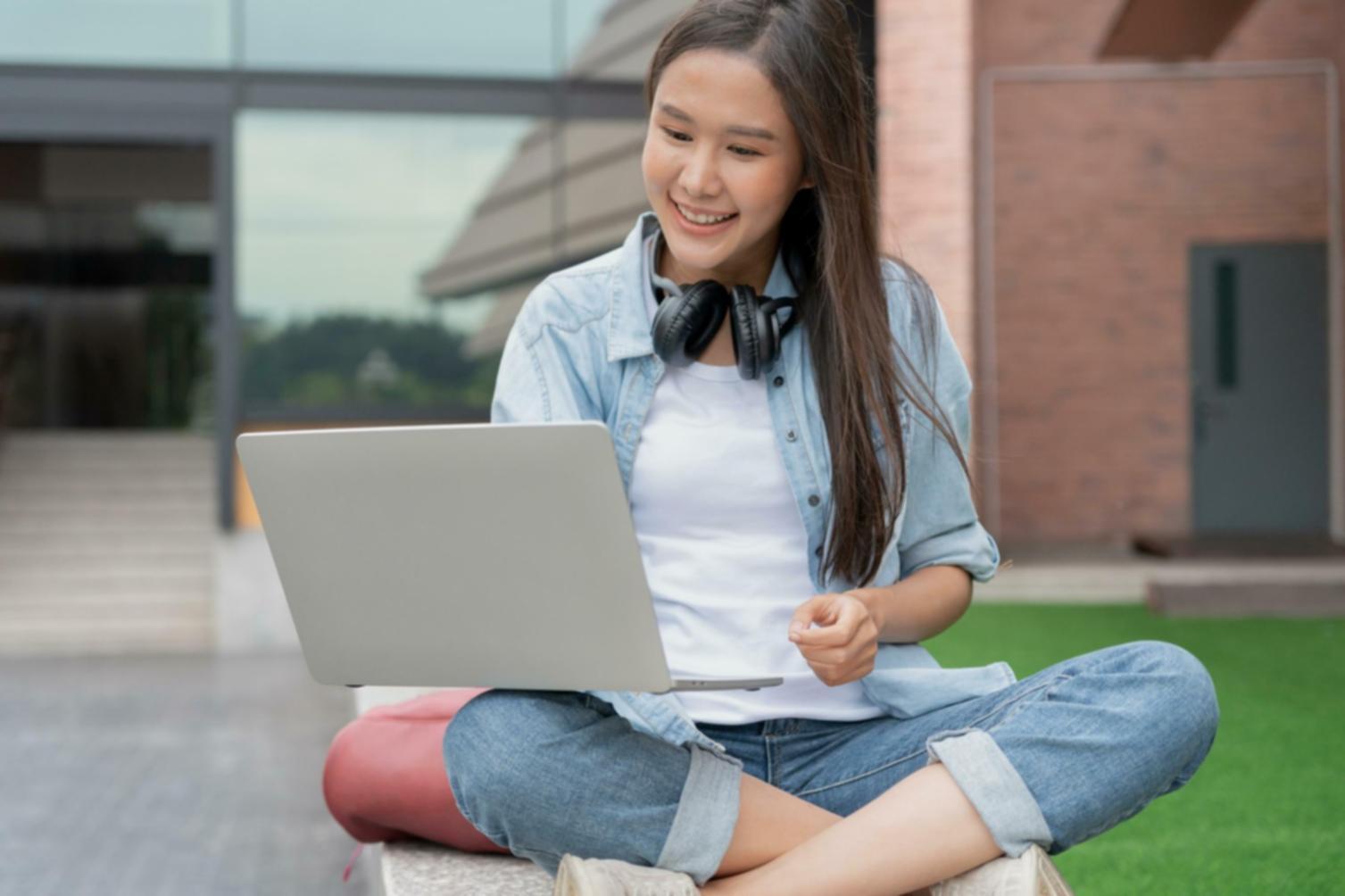 Seminarraum mit Teilnehmern während praktischer Budgetübung